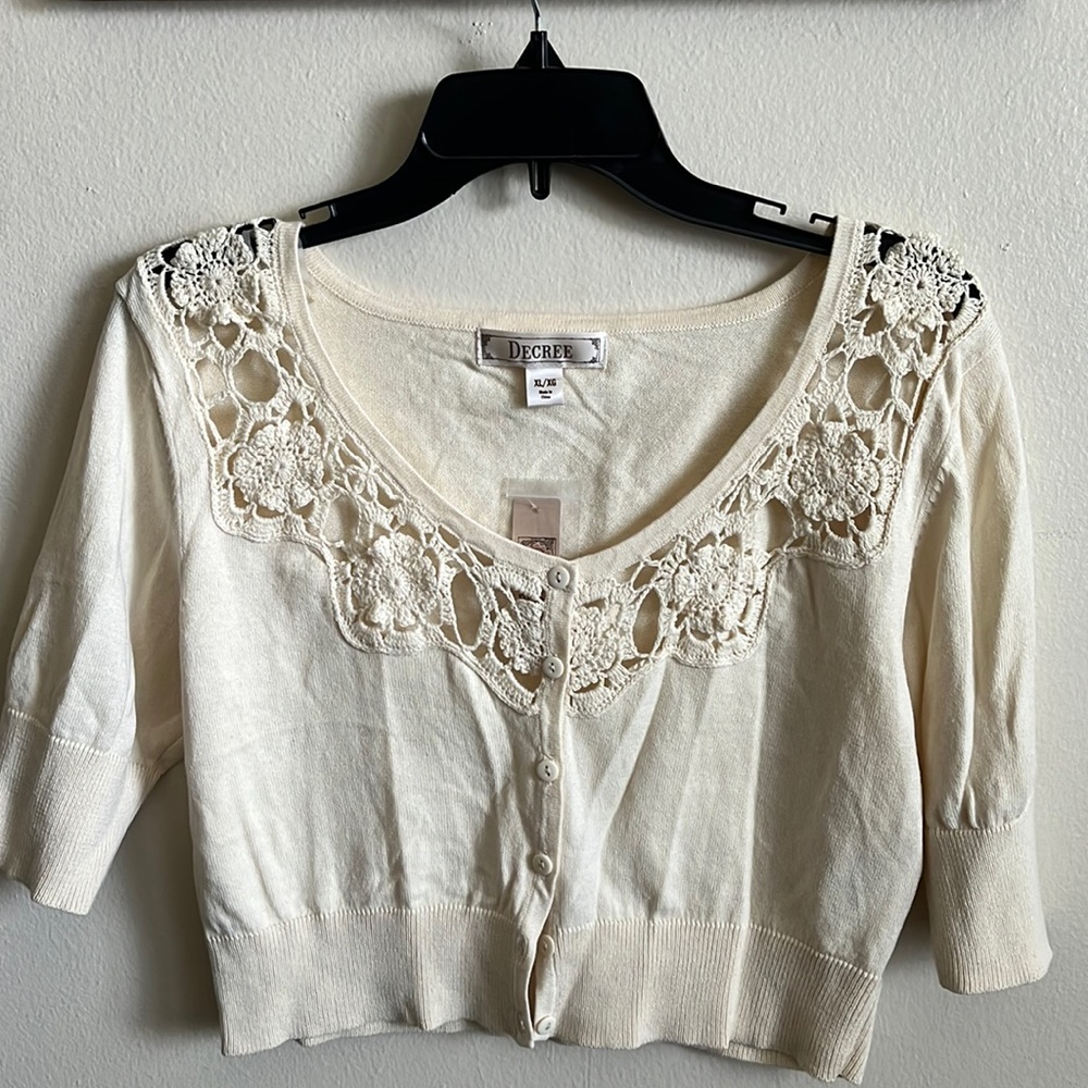 Decree crochet 3/4 sleeve cropped cardigan.